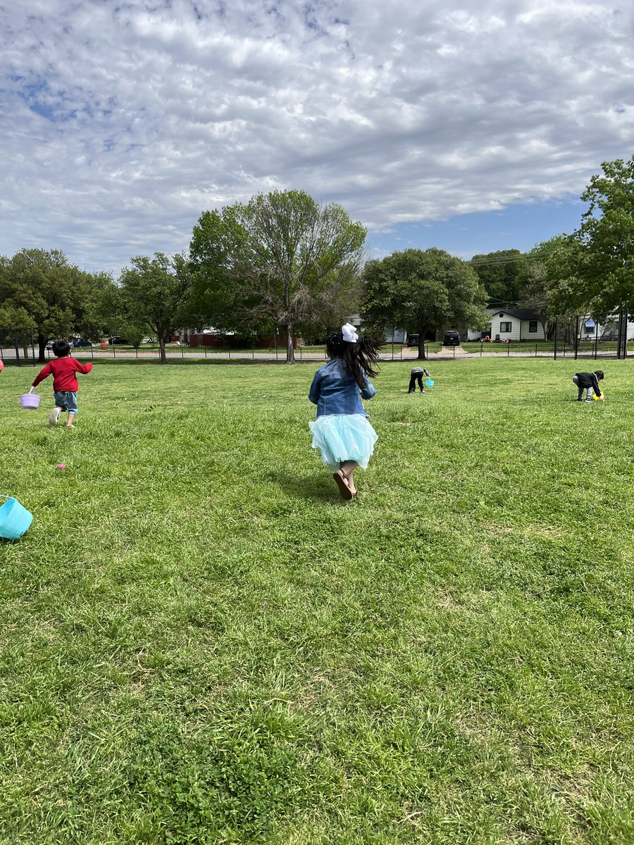 SPerezCe's tweet photo. It was a beautiful day for our egg hunt 🐰💞☺️ #ceroars https://t.co/Q5PnCjRHT6