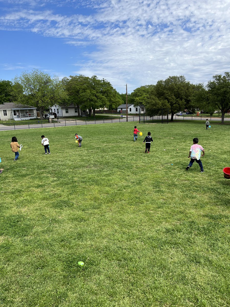 SPerezCe's tweet photo. It was a beautiful day for our egg hunt 🐰💞☺️ #ceroars https://t.co/Q5PnCjRHT6