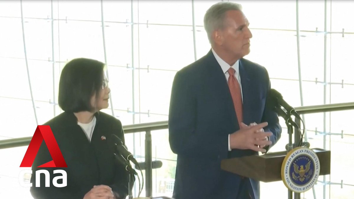ChannelNewsAsia's tweet photo. Taiwan President Tsai Ing-wen says the island is “not alone” after meeting House Speaker Kevin McCarthy, the most senior US figure to meet a Taiwanese leader on US soil since 1979 (Video: Reuters) https://t.co/sODvdhFh3G https://t.co/62NxtYgMBo