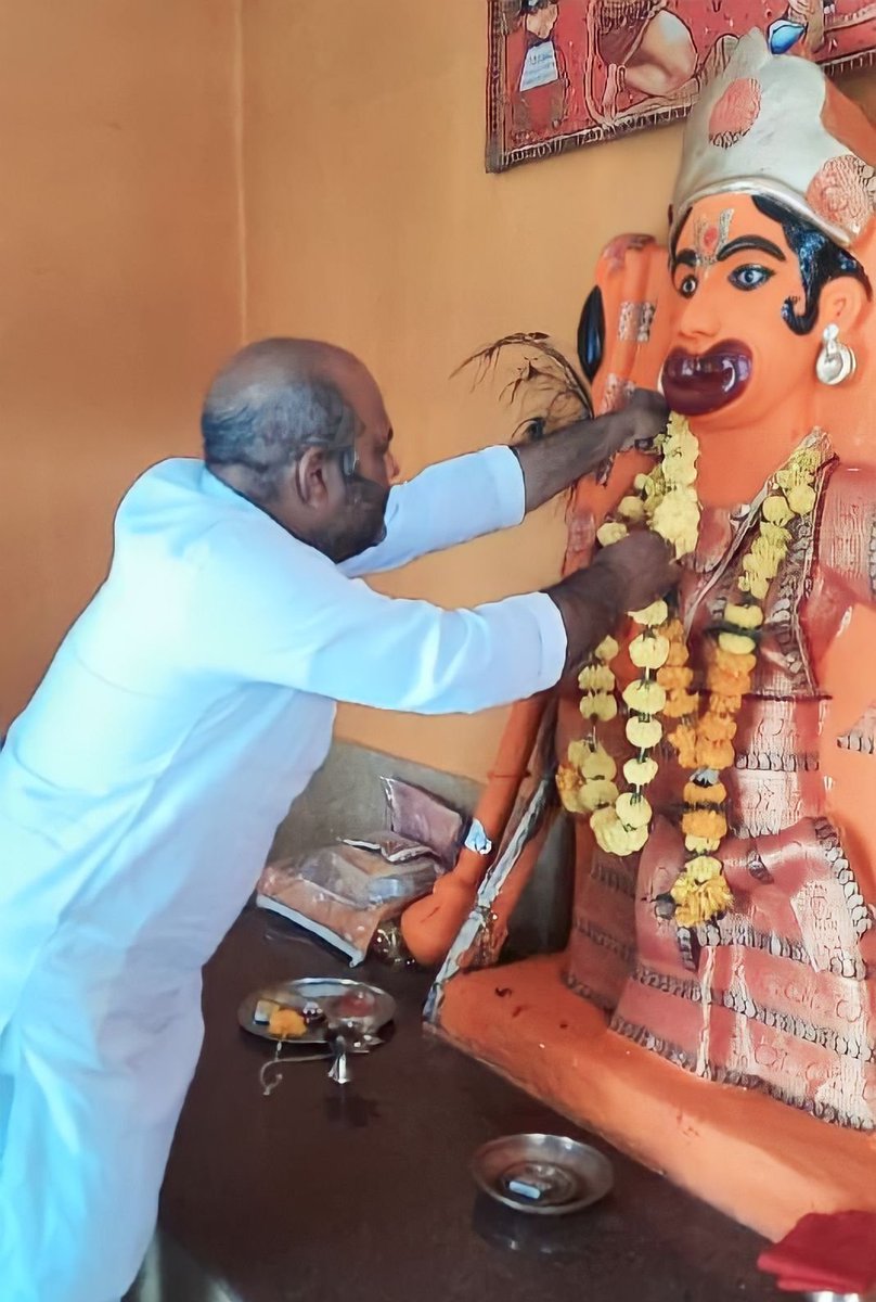 संकट कटे मिटे सब पीरा, 
जो सुमिरै हनुमत बलबीरा। 

आप सभी को श्री हनुमान जयंती के पावन अवसर की हार्दिक शुभकामनाएं। 🙏

#HanumanJayanti