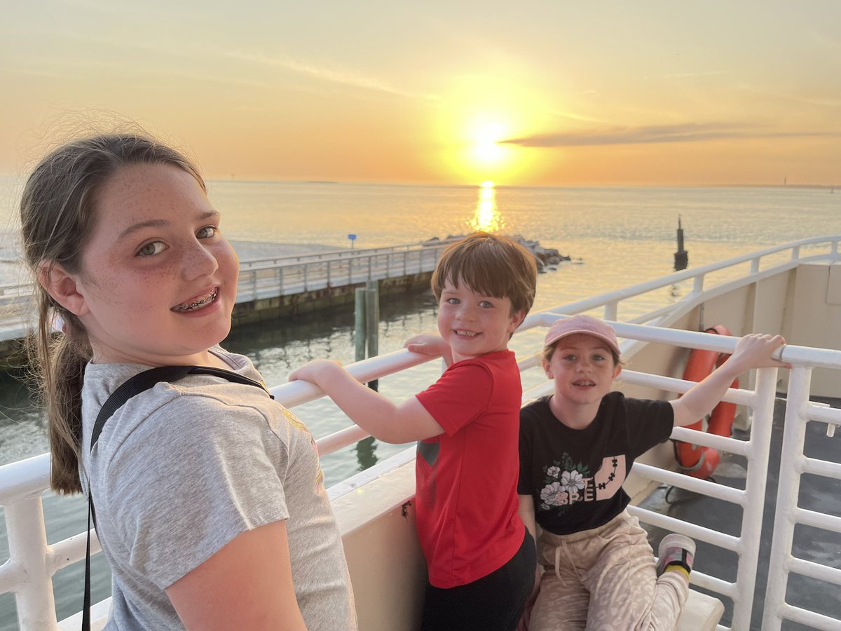 Molly_Capps's tweet photo. When you get exactly what you needed. #Godwink #SpringBreak23 #thebestisyettocome #foreverthankful #preciousmemories #mypeople https://t.co/PeGRDp39Lq