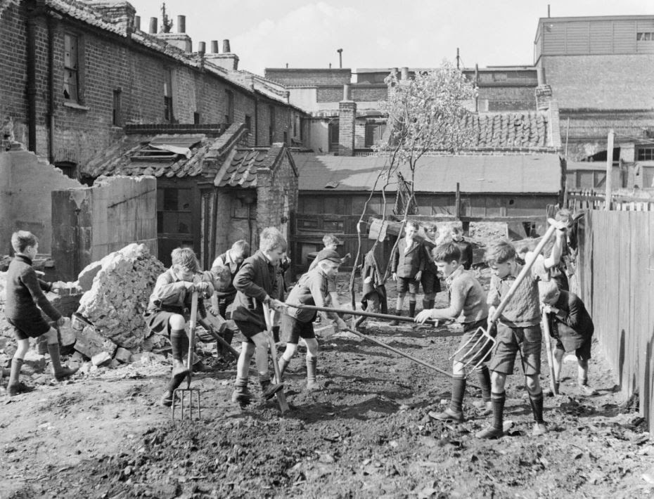 Stay_In_London's tweet photo. Imperial War Museums - Family Activities this Easter - https://t.co/juYzeyulrk https://t.co/HP2iSmJsFE