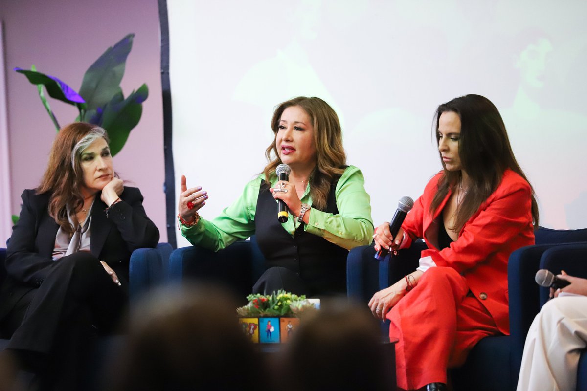 NALIP_org's tweet photo. We're stronger together 👩🏽🧕🏽👩🏼‍🦳👩🏽‍🦰👩🏾‍🦱👩🏻👱🏽‍♀️👩🏿‍💼 👩🏽‍🦱 Take a look at some of the diverse women leaders who joined us for #DWIMF23! We hope you are ready to be the change &amp; empower other diverse women along the way. #WeAreInclusion 
Photo Credit: Las Fotos Project/Textli Gallegos &amp; Mia Pena https://t.co/ZzjGJnh7u5