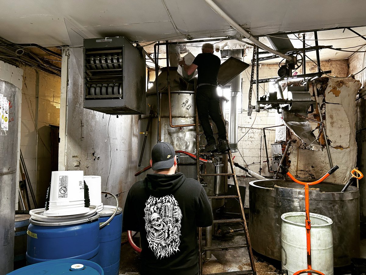 callisterbeer's tweet photo. STOP. COLLABORATE. LISTEN // Hanging out at @stormbrewing this afternoon while they make the 2023 installment of the @yeastvanbc collaboration beer! Look for this tasty beer in just a couple of weeks. 
.
.
#colloaboration #friendsinbeerplaces #gatheringstorm https://t.co/8XAjxPVDQc