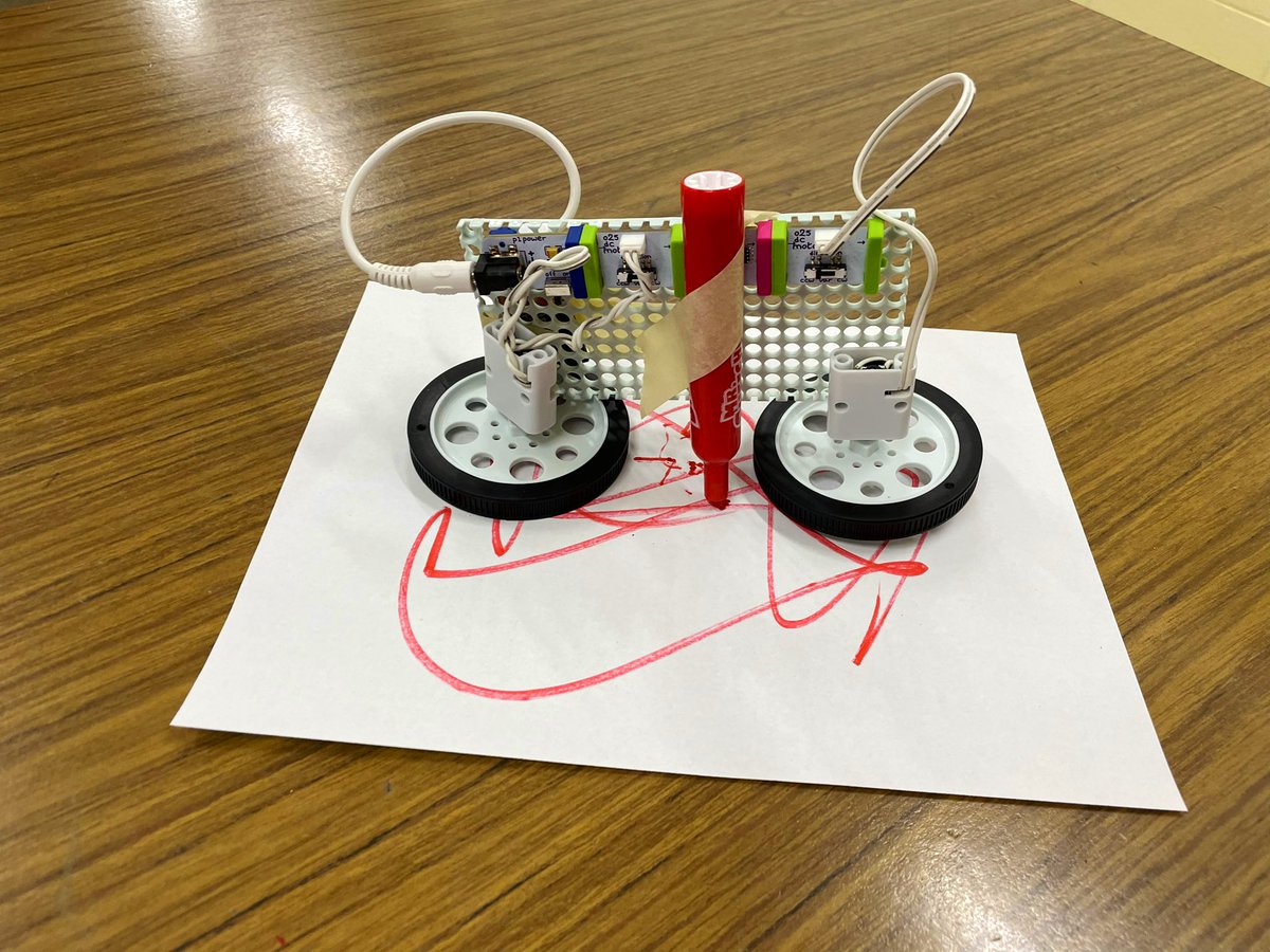 school3_STEM's tweet photo. Engineering with #littlebits during today’s 6th grade club meeting. https://t.co/8QemRSgA0g