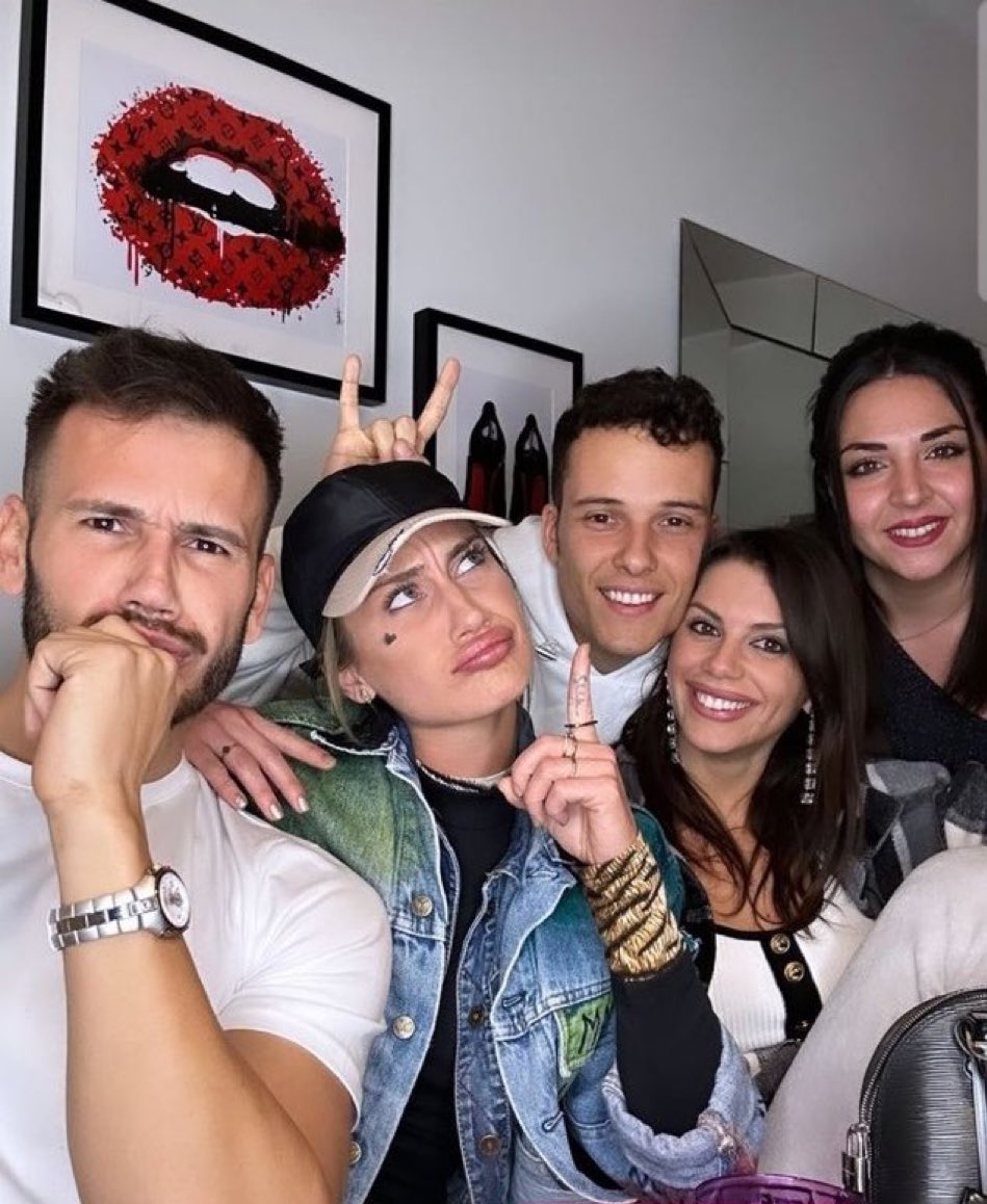 Mericonci72's tweet photo. Ho desiderato questo x mesi. Doveva succedere perché era giusto così.
Siete vita! 🫶
#ciaotava #nikella #nikiters #nikitavincitrice #donnalisi #fiordelisi #fiorde #gfvip #gfvip7 #ilcielostanotte @Anto_Fiordelisi https://t.co/Cm8pGCmL1U