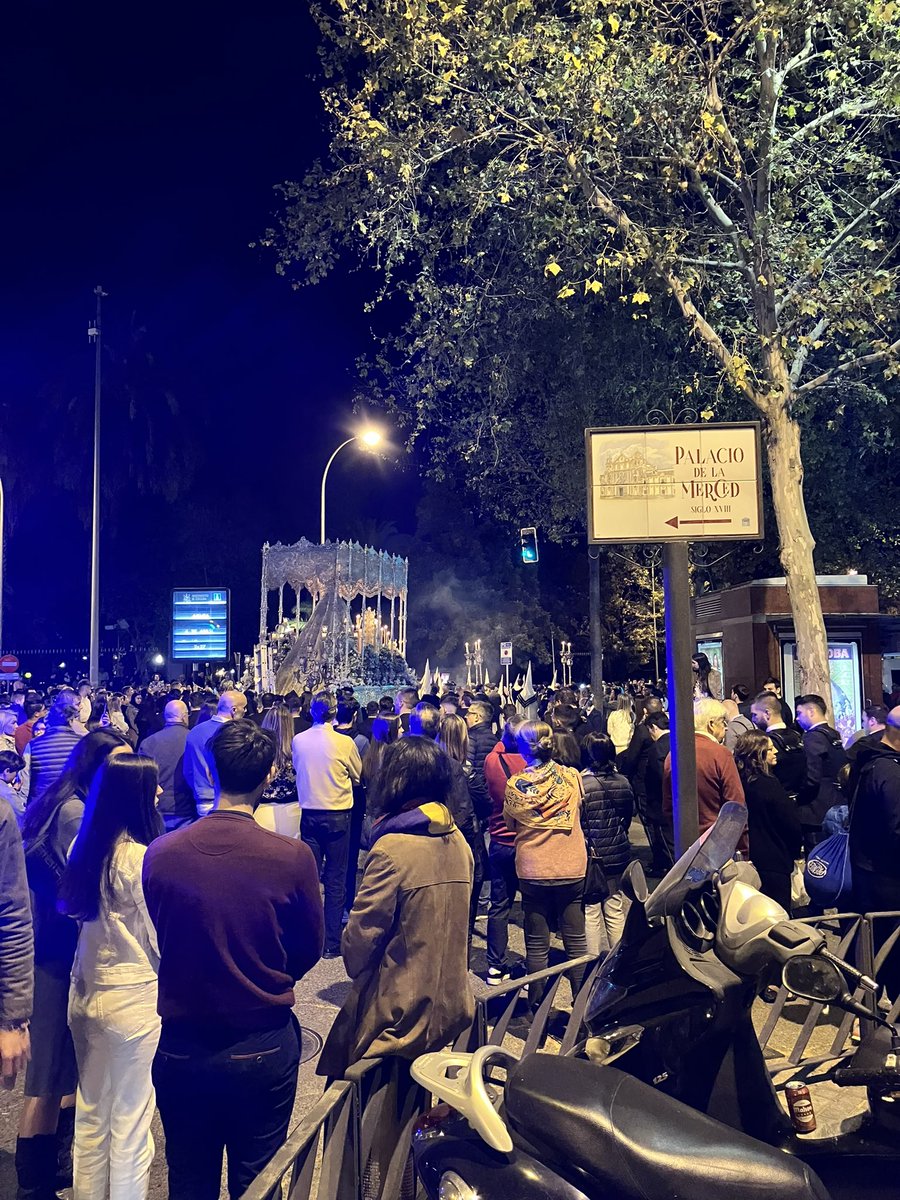 02:31 | Maria Santísima de La Paz <a href="/HdadPazCordoba/">Hermandad de la Paz</a> entra en los Jardines de la Merced