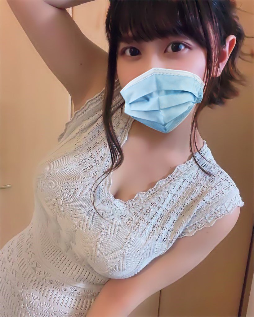 qiaoyi67451387's tweet photo. 小小女教師日常：
離開醫美之後，才發現自己真的不適合職場生態，從今起我不再是小護士囉！
#我是快樂的家庭小教師
雖然待遇不比從前，但心很自在，整天跟小屁孩膩在一起蠻有趣的，我發現他每天好像都有問不完的問題，上次還問我有沒有男朋友？哈！原來他是要告訴我，在學校有喜歡的人了 https://t.co/MdoPBrn6oS