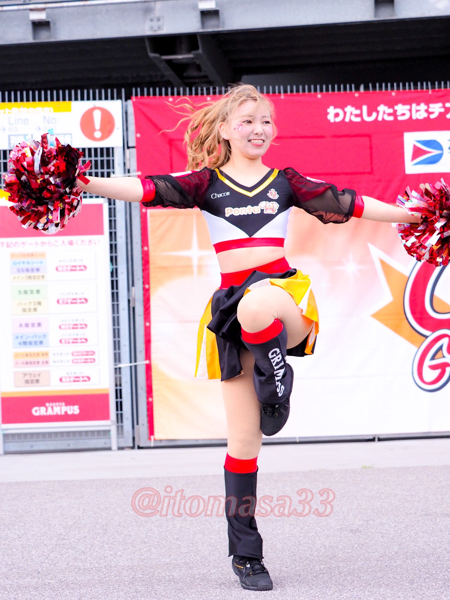 チアリーディング　ユニフォーム　チャコット　チア　グランパス 美品】チアリーディング ユニフォーム チャコット チア グランパス