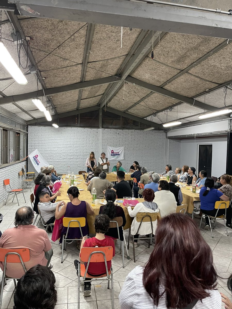 Hoy junto a la concejala <a href="/MaiteDescouvier/">Maite Descouvieres Concejala Ñuñoa</a> y <a href="/fspollarolo/">Fanny Pollarolo</a> sostuvimos una hermosa conversación junto a vecinas y vecinos de Ñuñoa informando los pilares que queremos en la nueva constitución: Estado Social de Derecho, Seguridad, equidad territorial y mucho más #D22 #SadiConsejero