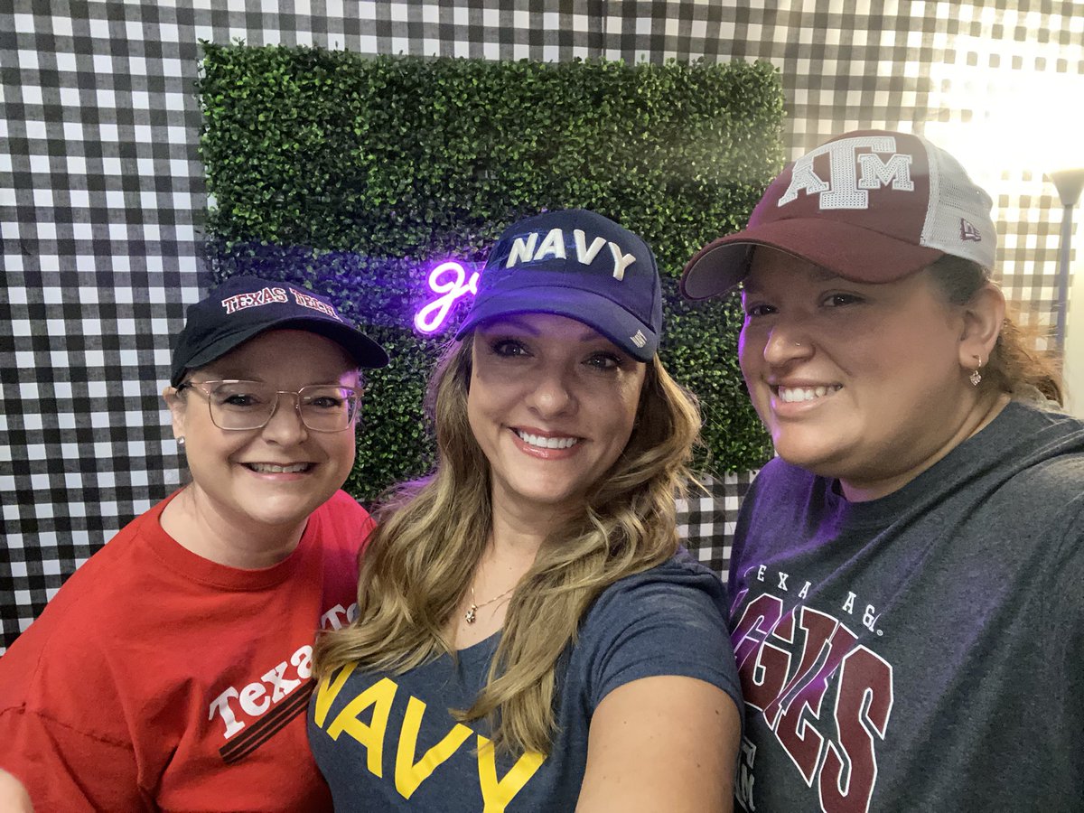 amy_dieterich's tweet image. Celebrating AVID College/ Military / Career Readiness and SO excited for my 1st Color Run tomorrow benefitting the Special Olympics- 💙Colt Life! #cmscolts #teamcms #gcisd #avid @CmsColts @CMS_Electives @cmscoltspta