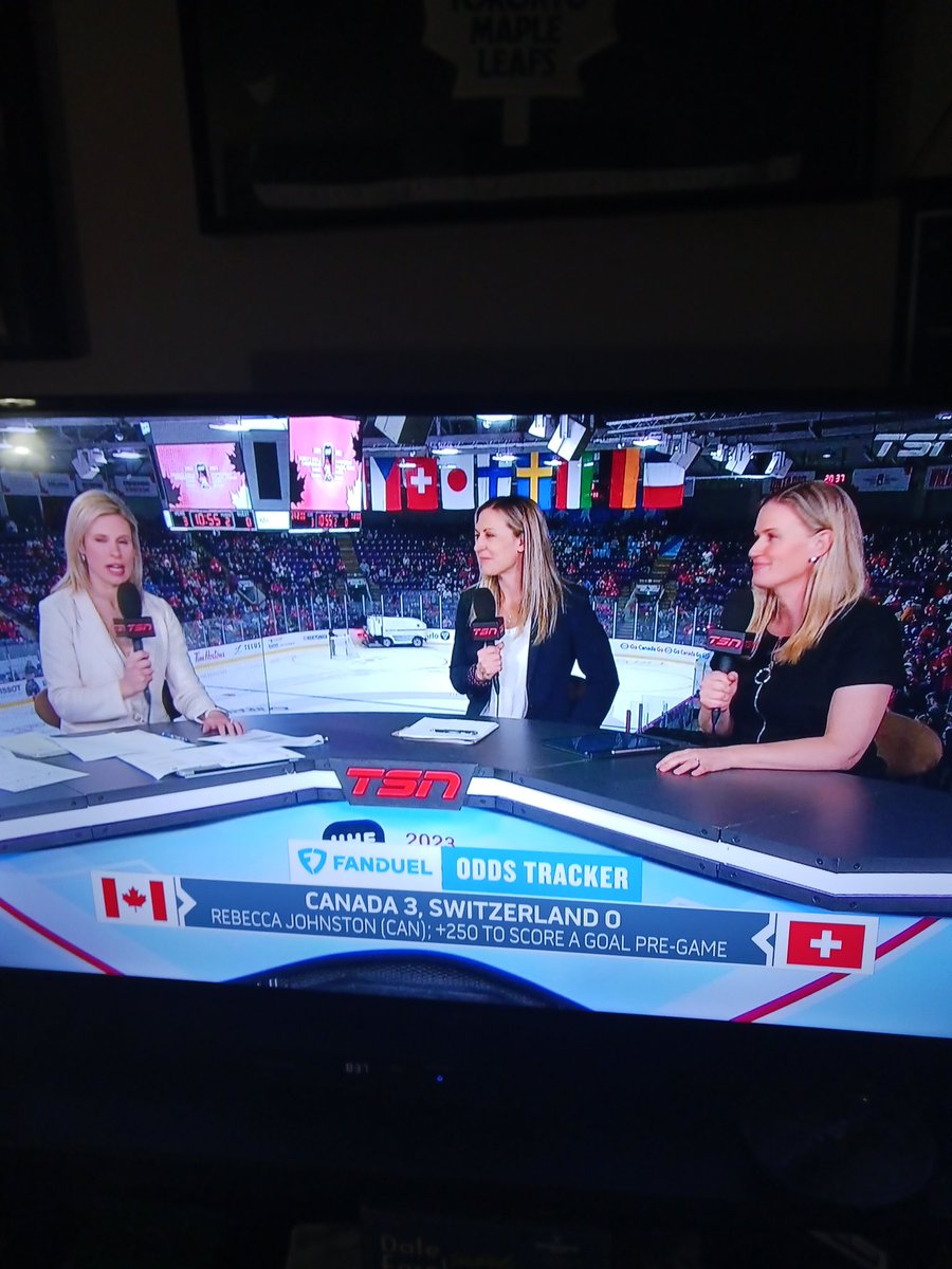 I spy with 👀 3 autographs I need on my canada jersey <a href="/Tessab25/">Tessa Bonhomme</a> <a href="/J16H/">Jayna Hefford</a> <a href="/SamiJoSmall/">Sami Jo Small</a> can't wait for  Fridays game all the way from nova scotia