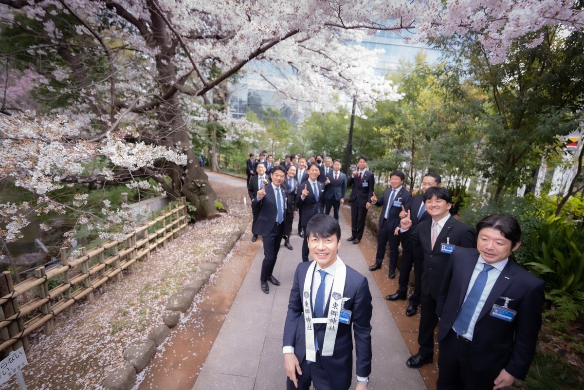 m_kumagai's tweet image. 役員全員で東郷神社へ参拝。

今年の目標達成を誓ってきた。

帰りにはZ旗が刺繍された｢勝守｣を配布。

不退転の決意で今期も成長目標を達成します。

#Z旗  #zcom  #GMOインターネットグループ