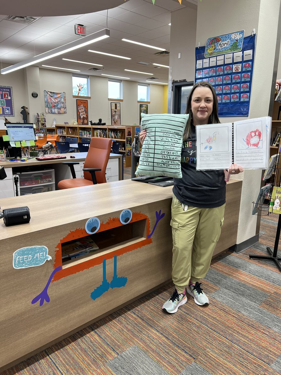 AVID_Travis's tweet photo. Mrs. Paldino’s class and @Travis_SMCISD want to wish Mrs. Emily Valdez, National Librarian Appreciation day! You go above and beyond for our scholars! Always on 🔥and a true 💎! @SanMarcosCISD https://t.co/s8EiUUhs8Q