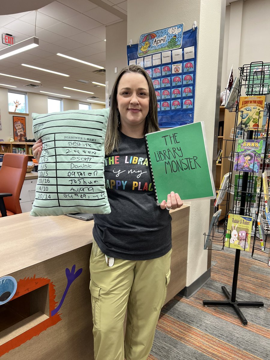 AVID_Travis's tweet photo. Mrs. Paldino’s class and @Travis_SMCISD want to wish Mrs. Emily Valdez, National Librarian Appreciation day! You go above and beyond for our scholars! Always on 🔥and a true 💎! @SanMarcosCISD https://t.co/s8EiUUhs8Q