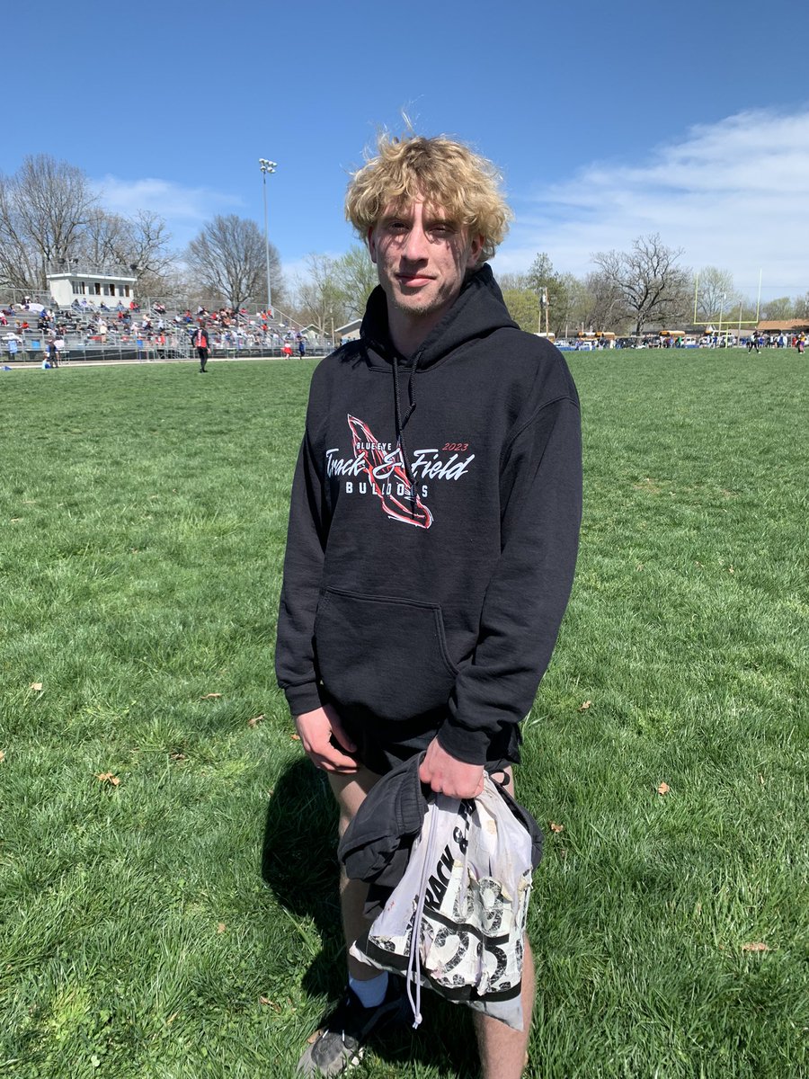 BlueEyeTrackFi1's tweet photo. Jadon Weaver placed 1st in the 1600m run today at the Marionville Meet! 🥇 https://t.co/BeRGsRiEK3