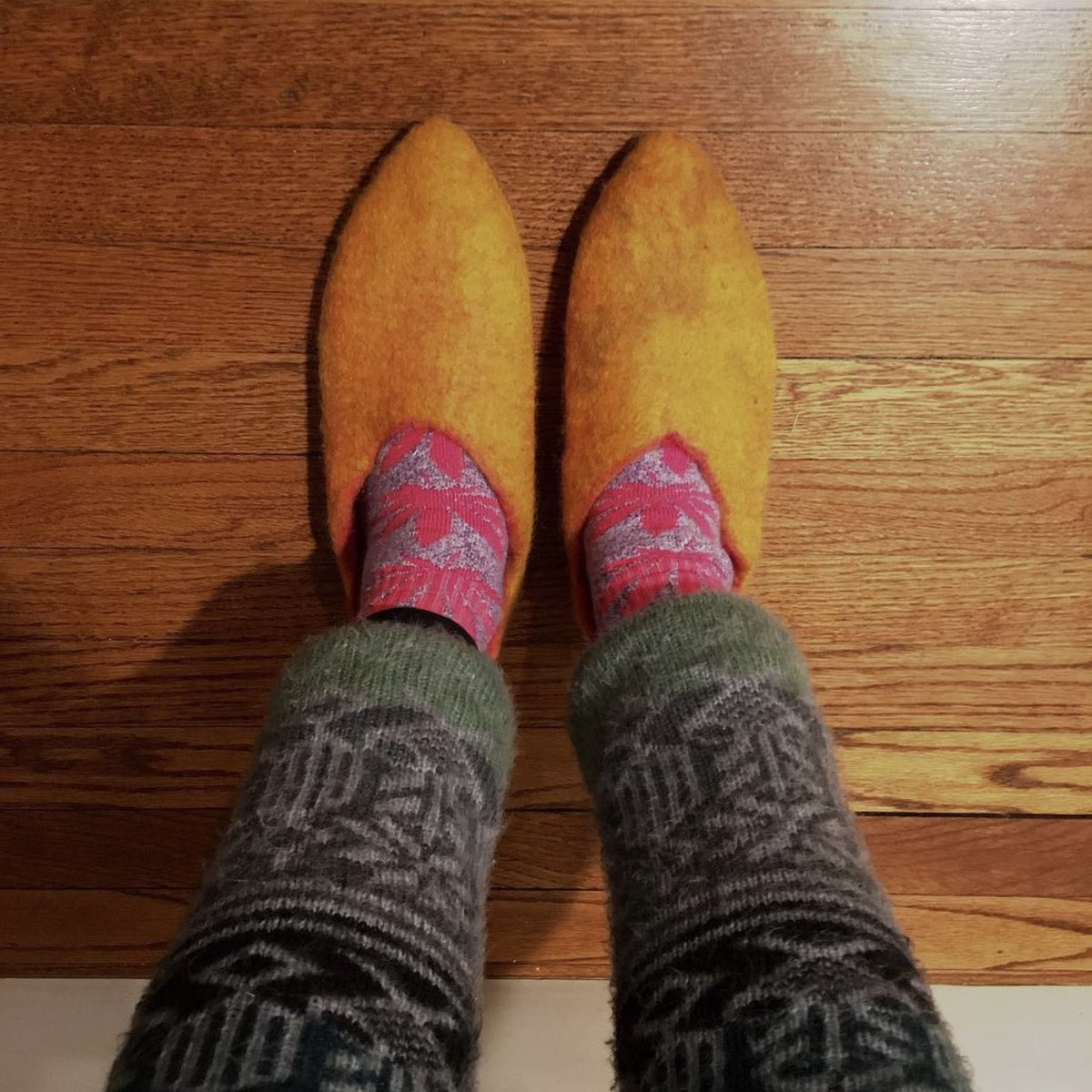 pajumapants's tweet photo. @toashti Socks at the very least. But only if they’re designated walking-around-socks and not the ones you plan to wear to bed. Personally, I opt for the elf slipper/wool sock/wool legwarmer combo https://t.co/KFZJkHVUyV