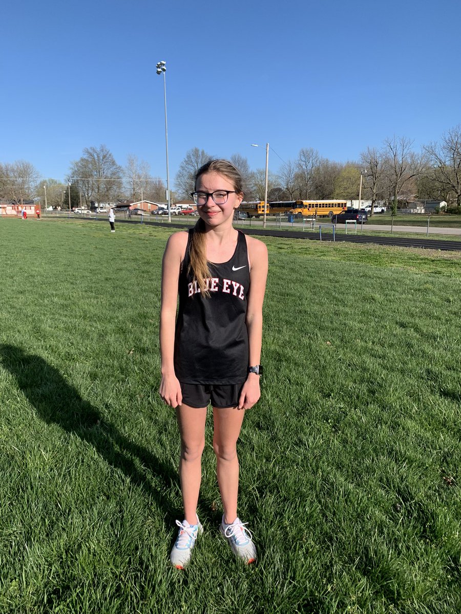 BlueEyeTrackFi1's tweet photo. Olivia Cardenzana took 2nd in the 3200m run at the Marionville Meet today! 🥈 https://t.co/kraSuWymeO