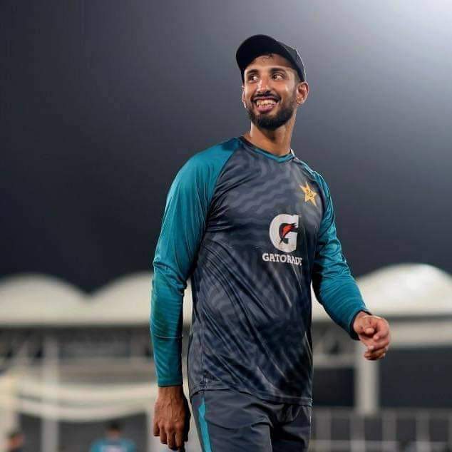 تعلقات ہوں تو شان مسعود جیسے ہوں یہ بندہ ویسے پاکستان کے ہر سکواڈ کا حصہ ہوتا ہے وہ بھی بغیر کسی پرفارمنس کے😁😂

اس لیے تو میں کہتا ہوں پاپا کی سفارش زندہ باد😲😂
#Cricket
#shanmasood