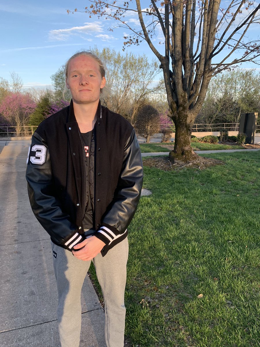 BlueEyeTrackFi1's tweet photo. Alex Labrier took 2nd in the 100m dash and 3rd in the 400m dash today at the Marionville Meet! 🥈🥉 https://t.co/ca9Pe26wPG