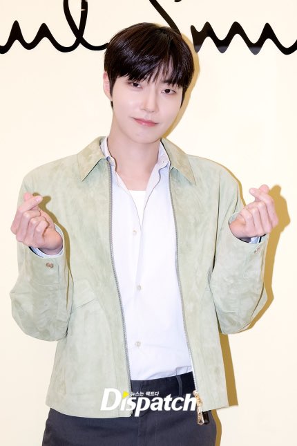 gomm1800's tweet photo. 아니 민트 왜케 잘 어울려?너무 상콤하자나,🤍
#황인엽 #HwangInYoup #폴스미스 https://t.co/7YFr6O3Xre