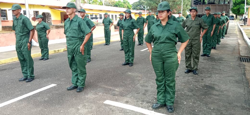 Milicia_ve's tweet photo. #Noticias 📍 En el Comando de Milicia de la REDI Guayana, específicamente a todas las Áreas de Defensa Integral que la componen, este día se entregó material de Intendencia, al personal de Tropas Alistadas del Contingente Enero  2023. https://t.co/jOvOk0Eexx