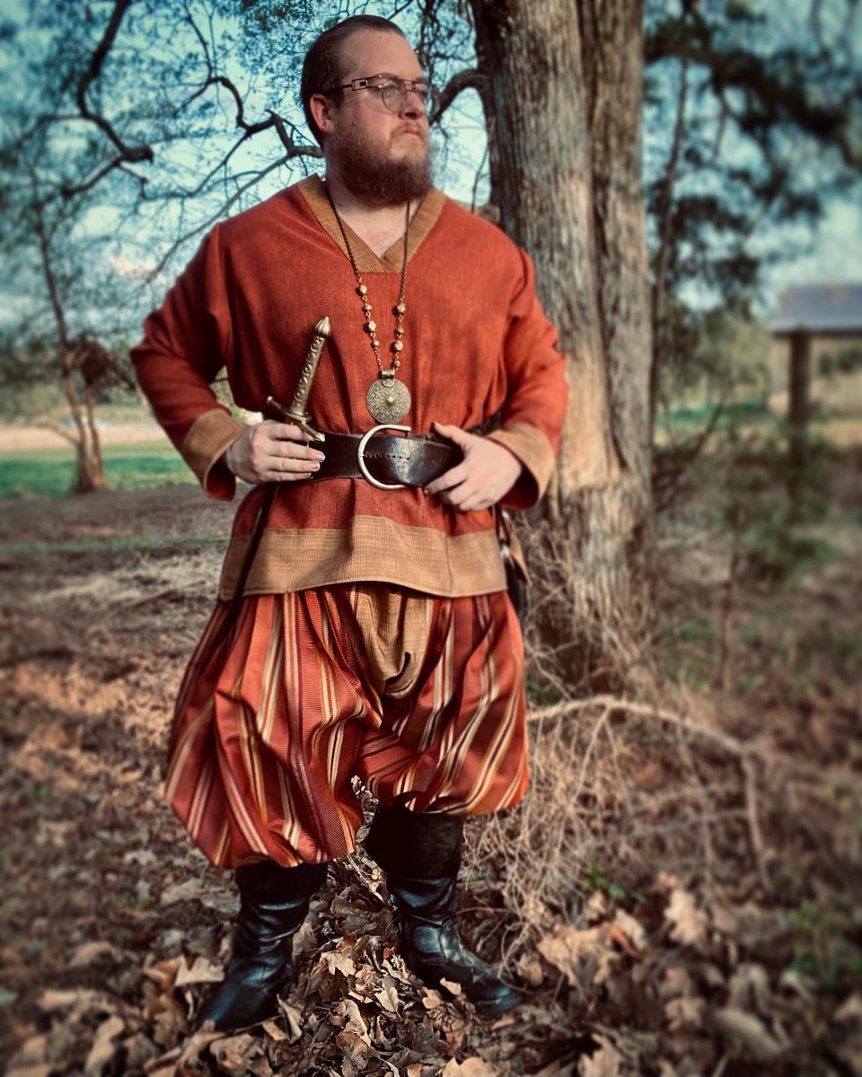 Yddryk's tweet photo. New outfit; for a persona “The Merchant of Chance” https://t.co/dP49mbec98