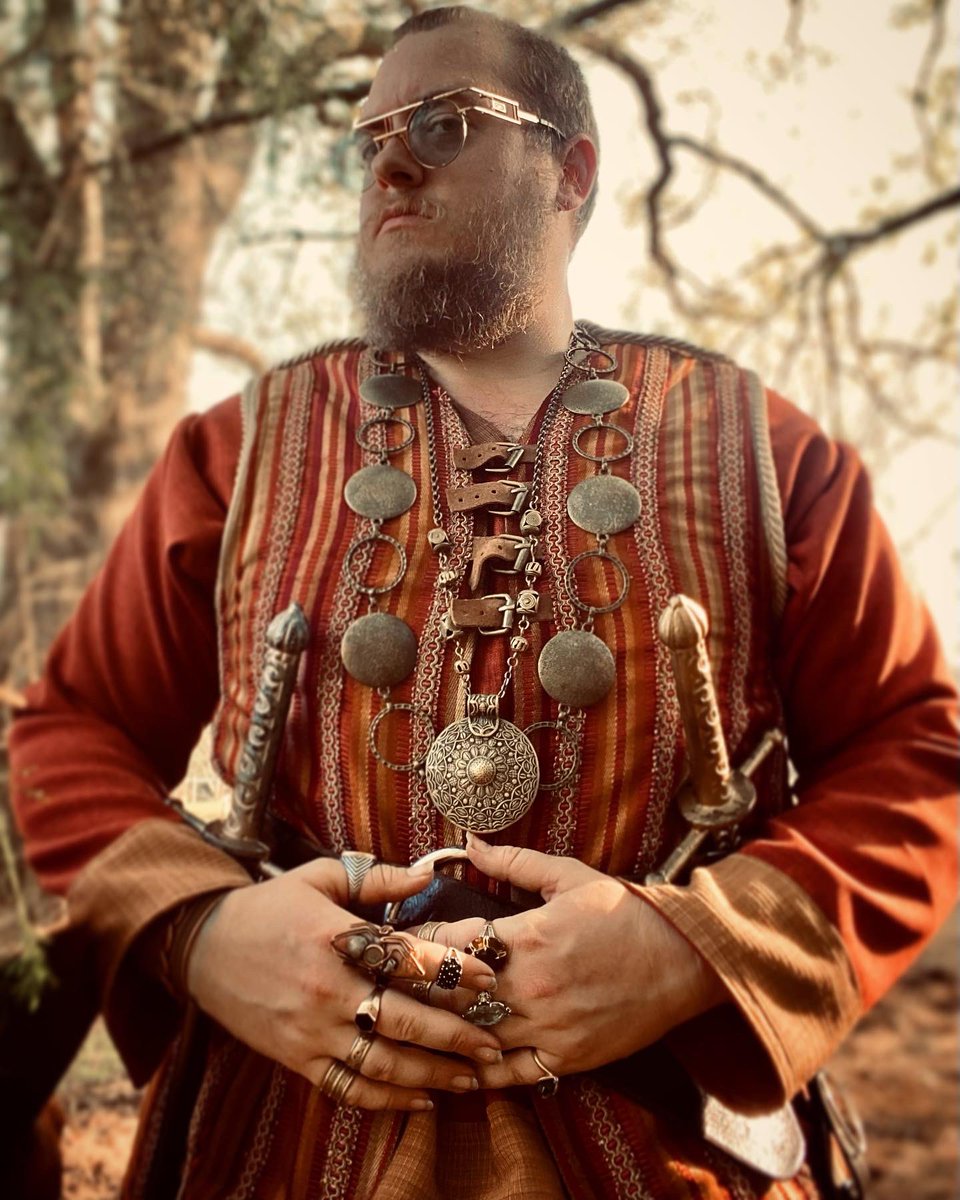 Yddryk's tweet photo. New outfit; for a persona “The Merchant of Chance” https://t.co/dP49mbec98