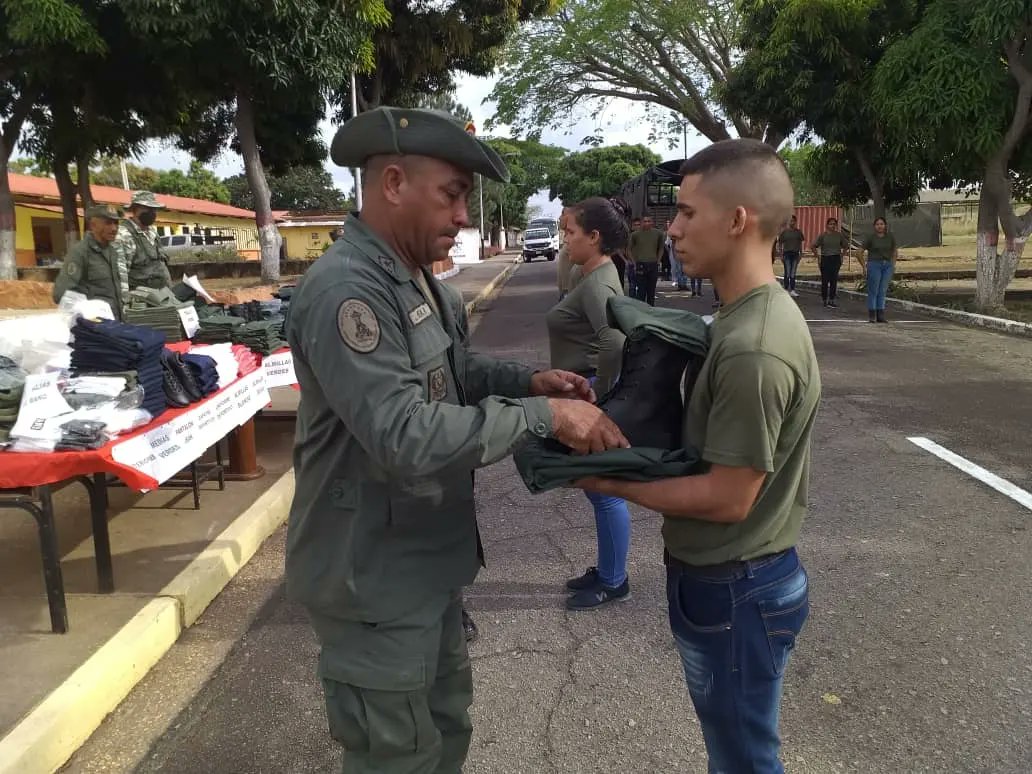 Milicia_ve's tweet photo. #Noticias 📍 En el Comando de Milicia de la REDI Guayana, específicamente a todas las Áreas de Defensa Integral que la componen, este día se entregó material de Intendencia, al personal de Tropas Alistadas del Contingente Enero  2023. https://t.co/jOvOk0Eexx