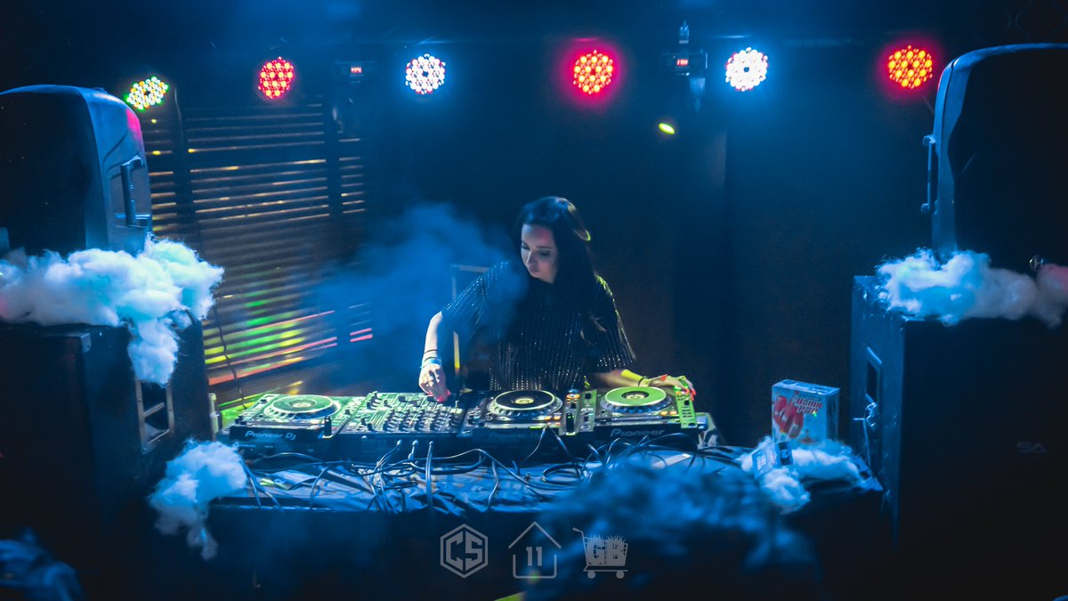 synmedia_az's tweet photo. Yo, that Grocery Bash show was WILD 🔥 So much talent under one roof! 
📸 Here are some of my favorite shots from the show https://t.co/nfkVylYMdy