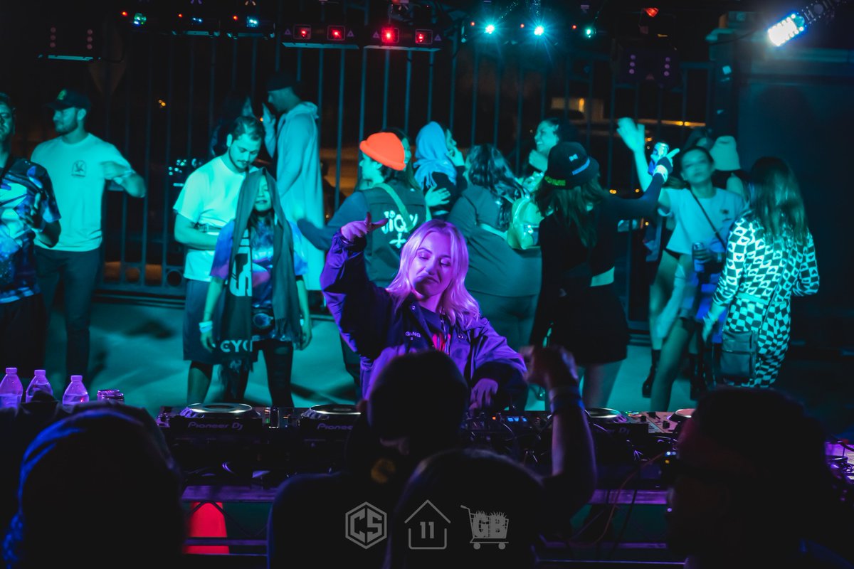 synmedia_az's tweet photo. Yo, that Grocery Bash show was WILD 🔥 So much talent under one roof! 
📸 Here are some of my favorite shots from the show https://t.co/nfkVylYMdy