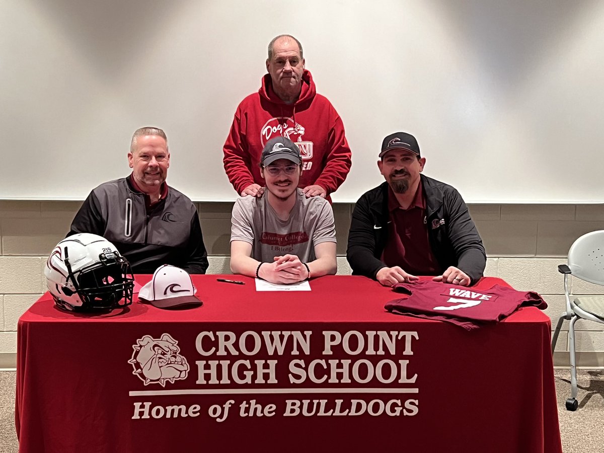 MasonWatersCp7's tweet photo. Officially signed to play for the Wave 🌊. Can’t wait to get to work!! @CoachJayNovak @CoachJBuckner @CCSJsprint https://t.co/J4CF8FGEXk
