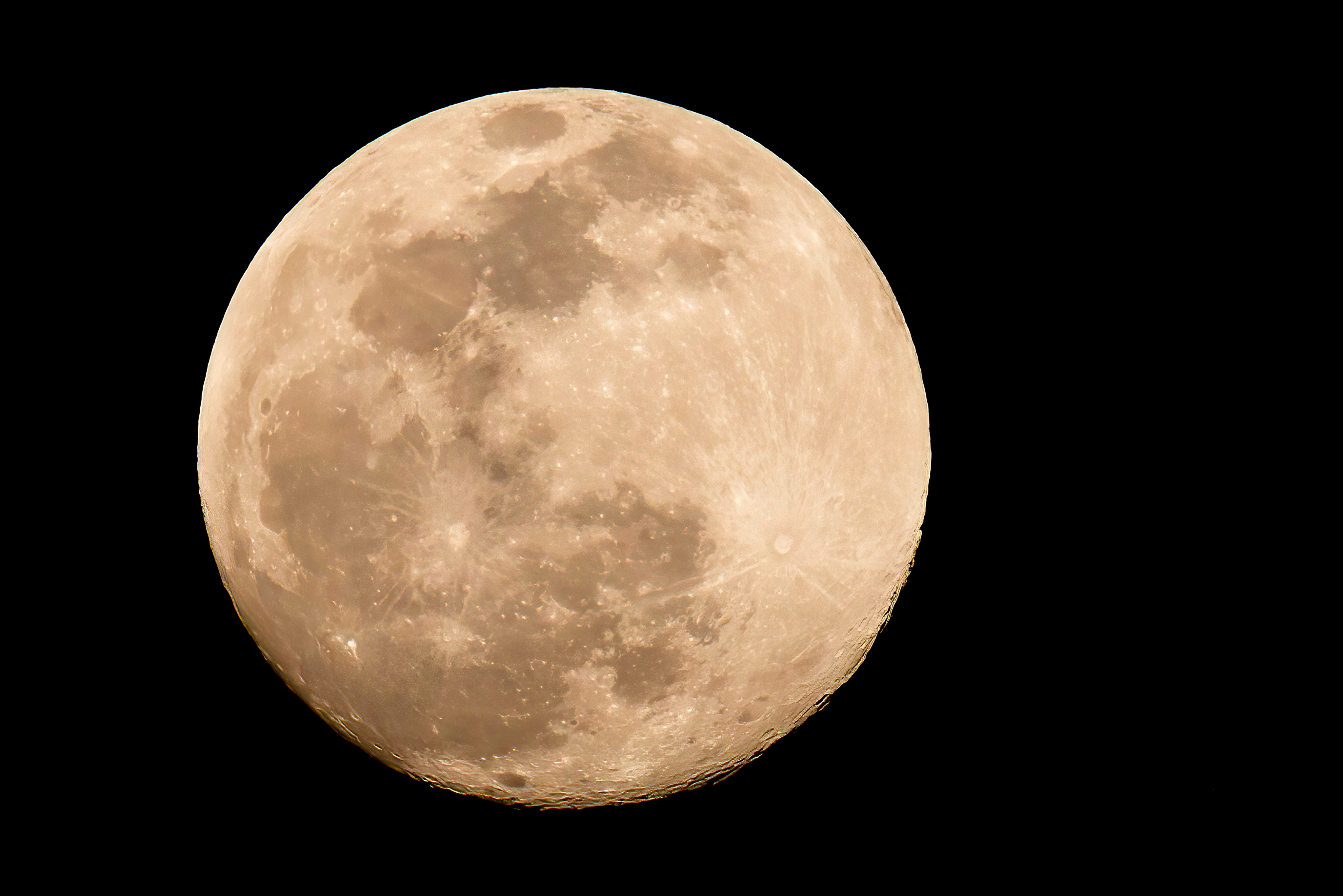 Луна обитаема рассекреченные. Луна в облаках. Лу. Красивая луна. Luna net.