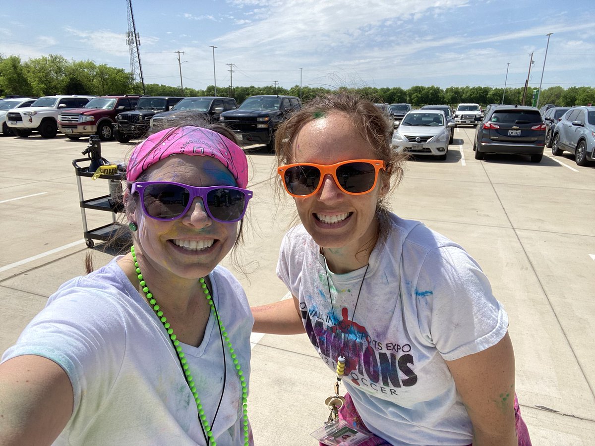 cscrib3's tweet image. Color run was a blast 💜💛🤍