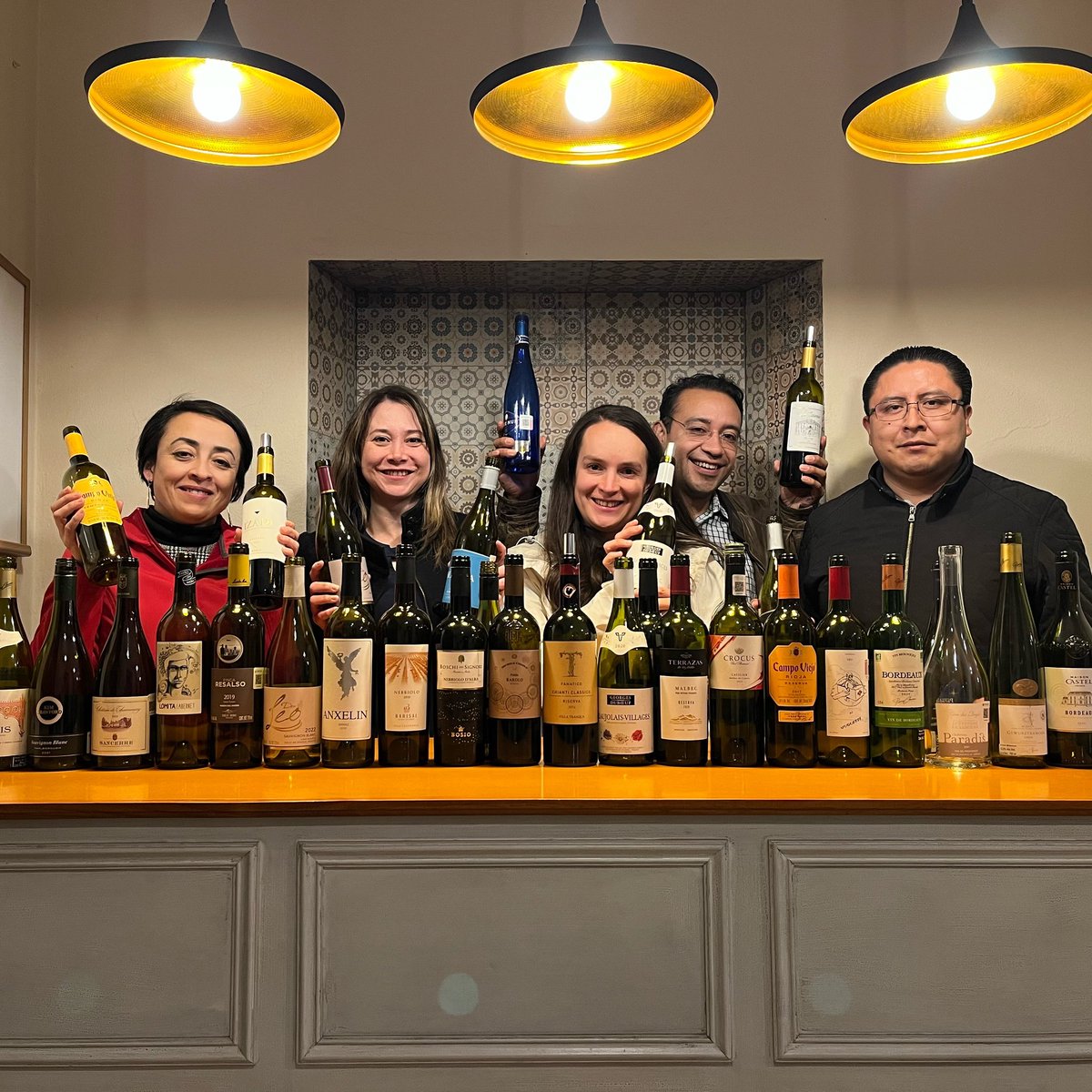 ICUVI's tweet photo. Durante 8 clases y con 32 vinos catados, la 1ª generación del curso “Uvas y Vinos” concluyó con éxito sus estudios.
¡Muchas Felicidades, graduados!
🎓🍷🥂🍾🎉
#ICUVI #ColegioDelVino #Metepec #vino #Toluca https://t.co/8MD0gySDfn
