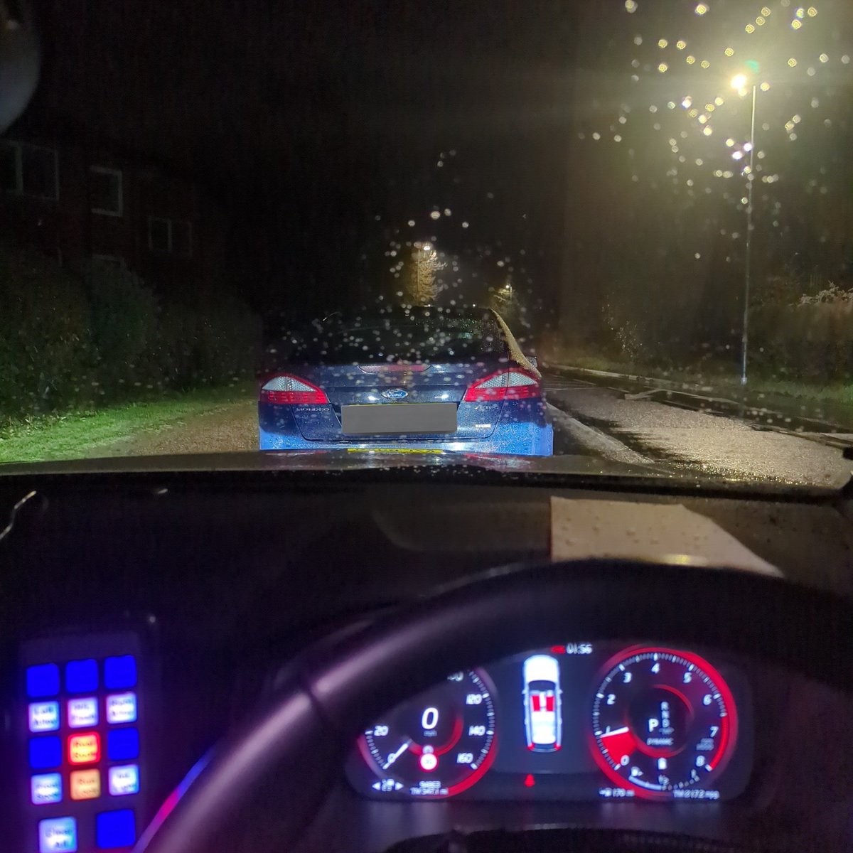 roadpoliceBCH's tweet photo. RP32 - Luton Road, Harpenden. This Mondeo was found to have no insurance. On being stopped we counted no less than 6 adults climb out...of a car with only 5 seats! 
Reported for No Insurance, No MOT and Danger of Injury due to excess passengers. Vehicle seized under #s165a. https://t.co/X3HBHLxaSt
