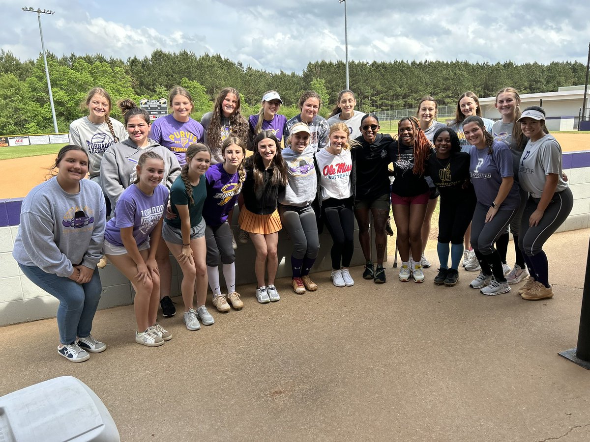 purvis_softball's tweet photo. We enjoyed having OGHS &amp; LSU alumna Constance Quinn come to speak to our team today. She offered extremely valuable advice to these Lady Tornadoes!! 
#FaithFocusFight #LSUsoftball #ThanksBo https://t.co/yWImjiAo6v