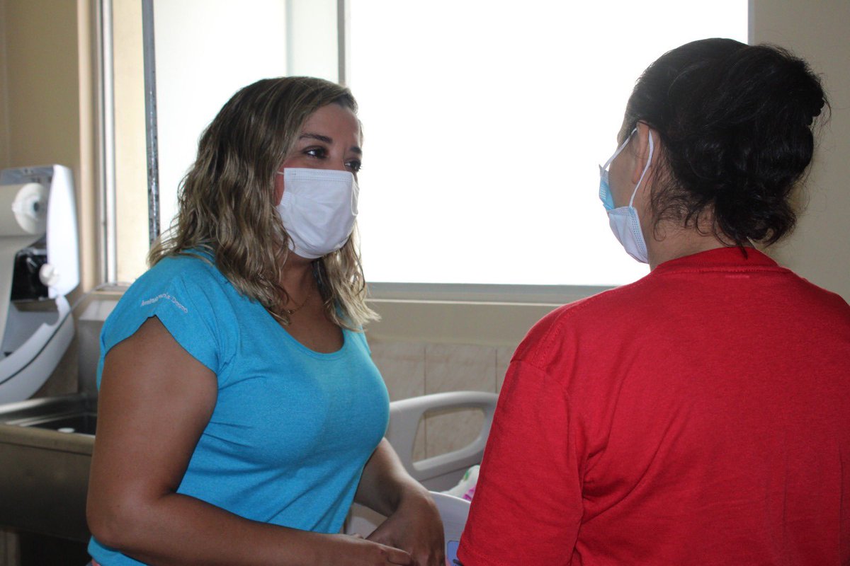 AmbulanciaDeseo's tweet photo. Hoy, nuestros voluntarios visitaron el @HospitalFIB , donde fueron recibidos en el área de Nefrología para conocer a los pacientes que luchan contra enfermedades renales. Los voluntarios conocieron y recolectaron sueños para hacerlos realidad en los próximos días. #voluntariado https://t.co/MC3AUvhbyI