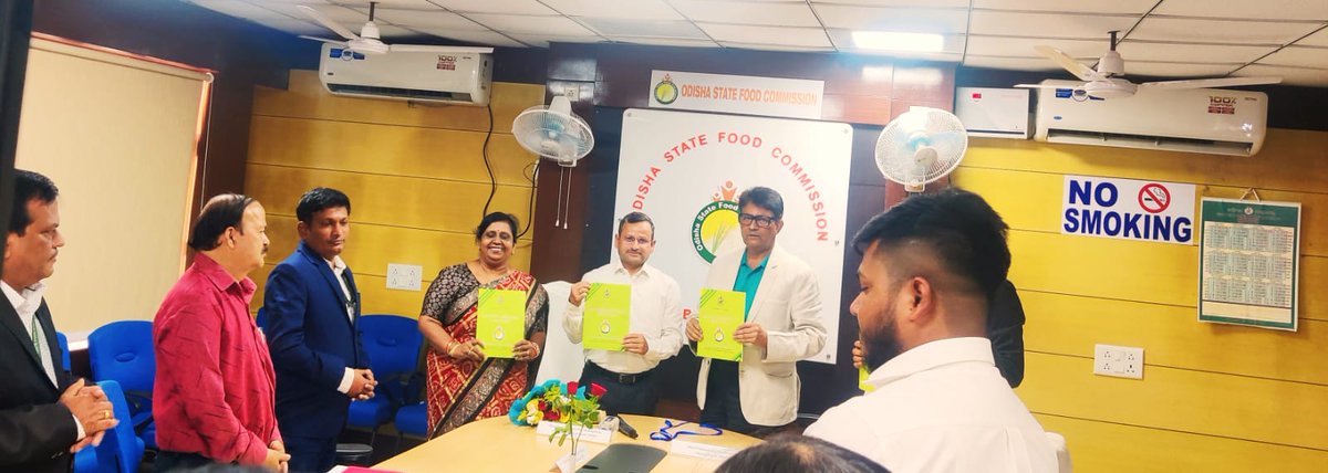 pkmerkap's tweet image. A compendium on Important #advisories,#Acts,rules and #FAQs,prepared by Odisha State Food Commission,was released yesterday by Sri Suresh Chandra Mohapatra.Former Chief Secretary Odisha,and Chairman OERC...this is a very useful document for user group..@CMO_Odisha @Food_Odisha