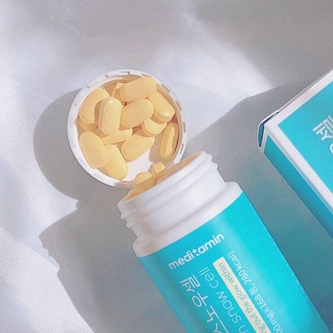 seoul_skin4u's tweet photo. #พร้อ���ส่ง
✨ Meditamin Snow Cell
(168 เม็ด)
วิตามินบำรุงผิว สารอาหารผิวจากจมูกข้าว,Vitamin C,Pro-vitamin B1, B2, B6 และกลูต้าไธโอน ช่วยให้ผิวนุ่มชุ่มชื้นเปล่งปลั่งจากภายใน ทานก่อนอาหารเช้า-เย็น ครั้งละ 3 เม็ด
🤍 440฿
📮 ปณ40฿ แฟลช/J&T 50฿
#snowcell #วิตามินเกาหลี #meditamin https://t.co/O9ejb1MEM3