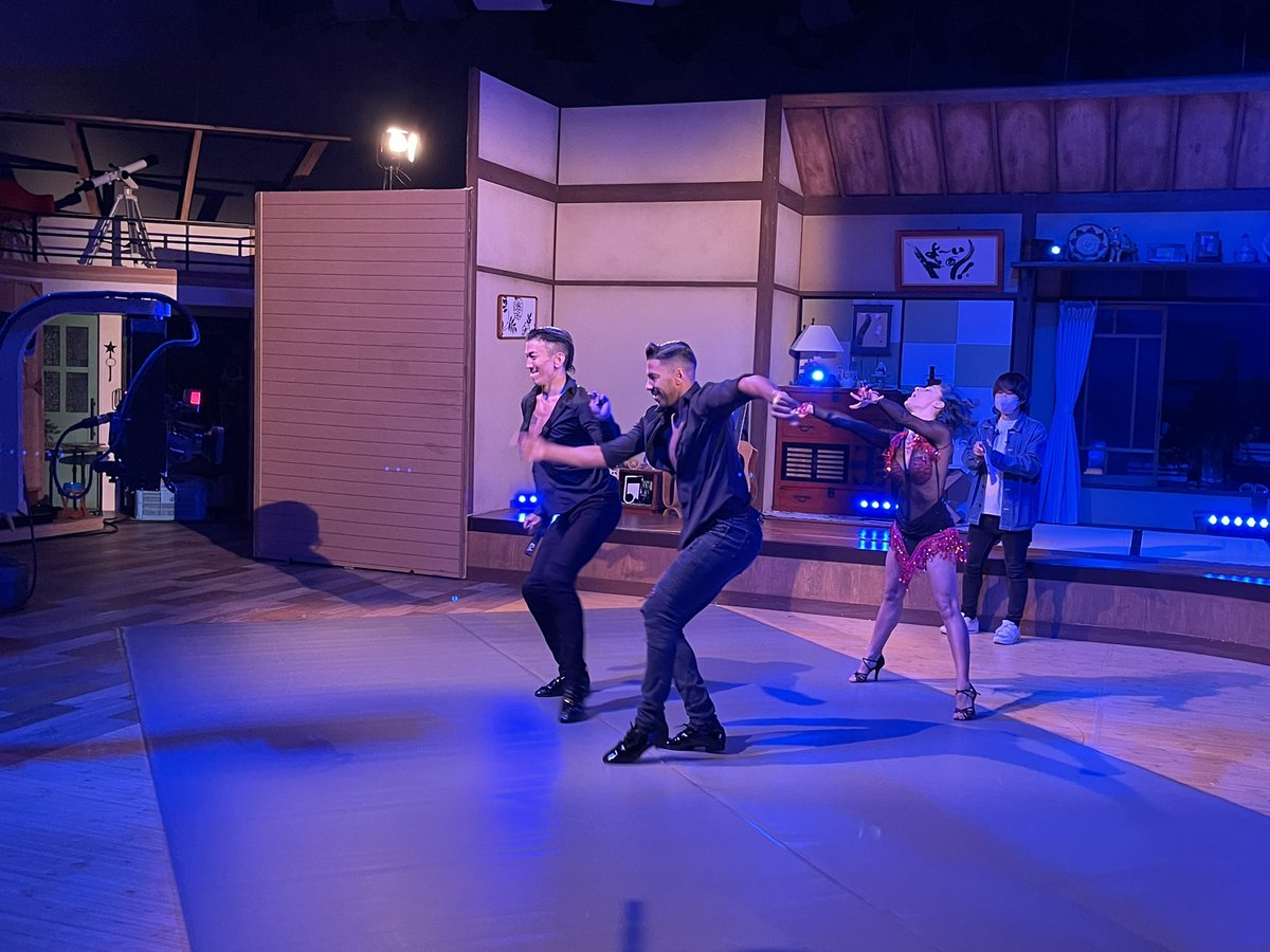 ただいま生放送中の
#関西テレビ 『#よ〜いドン 』で
このあとダンサー3名が
熱いパフォーマンスを披露します！
お時間の合う方はぜひご覧ください😊

#リハーサル風景
#キレッキレのダンスは必見です