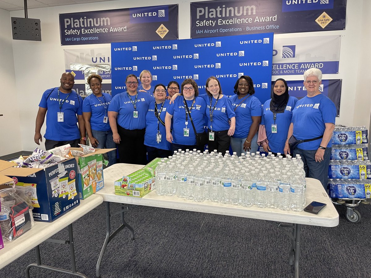 ⁦@united⁩ We Share the Warmth Spring event! Helping the homeless community in Houston. 503 bags of donations. Good Leads the Way! #volunteermonth ⁦@philgriffith63⁩ @RicoLGallini⁩⁦@StarOfHope⁩ #GLTW