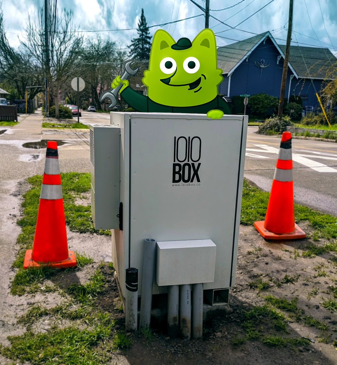 EmeraldFiber's tweet image. Big shout-out to @ioioboxco  for providing us the perfect enclosure for our fiber infrastructure. Made in the USA, based in Portland, and incredibly customizable. Thanks, IOIO!

#ioiobox #ioioitsofftoworkwego #eugeneoregon #emeraldbroadband #fiberinternet
