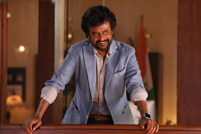padayapppa's tweet photo. Enda evano oruthan darbar odalana avanukaga facts details laam pottu time waste pannittu ——- aaamada odala nu sollittu ponga bosss ……😂
Compare pandradhu malaiyoda ! Manna irundha enna elaiya irundha namakenna.
Namma range ku box office laam…
#datbar #rajinikanth https://t.co/lFAzri3kWW