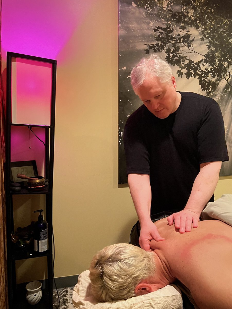 Have you been feeling some really frustrating aches and pains lately? Well…ERIC is in town this weekend and he’s got the magic touch you need for relief 😮‍💨😌🥰 

Learn more about what Eric does and book an appointment with him here 👉 mindyourbodyoasis.com/body-work