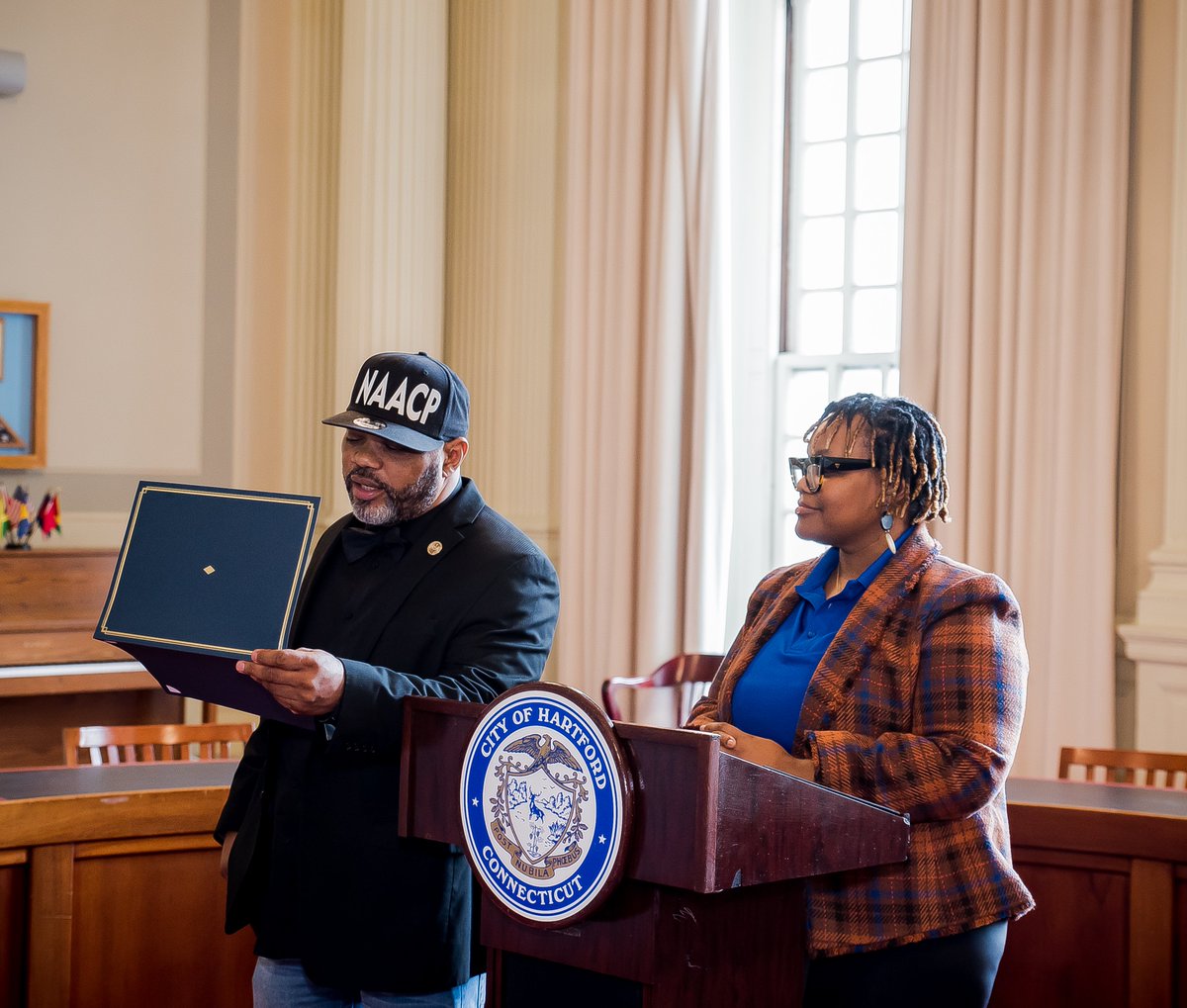 HtfdWrites's tweet photo. Greater Hartford Branch of the NAACP and A Little Yoga came through to support!
DE Employment Solutions 2nd Annual 6th Grader Writing Contest #DEEmploymentSolutions #yourDEES #HTFDWrites #Hartford #HartfordCT https://t.co/2WTyfGXvqX