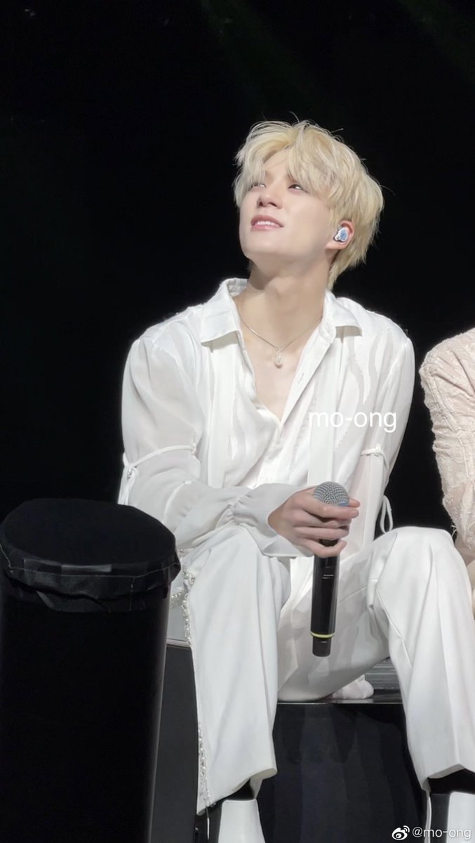 nct_menfess's tweet photo. Ini bilang bule amrik ke nonfans juga pasti percaya percaya aja 😭 nct! https://t.co/RnbOPlvHqx