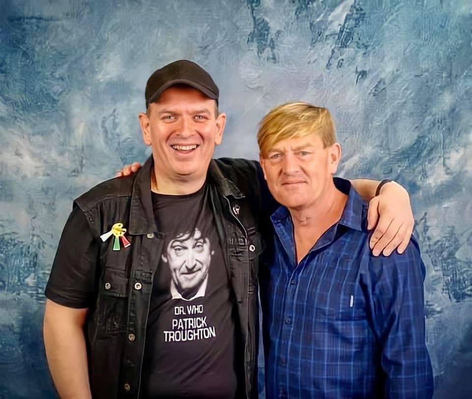 TimeLordDrew61's tweet photo. A very happy birthday to Mark Strickson, who played Fifth Doctor companion Vislor Turlough! 🎂 #DoctorWho #MarkStrickson https://t.co/eWkaJpmQ61