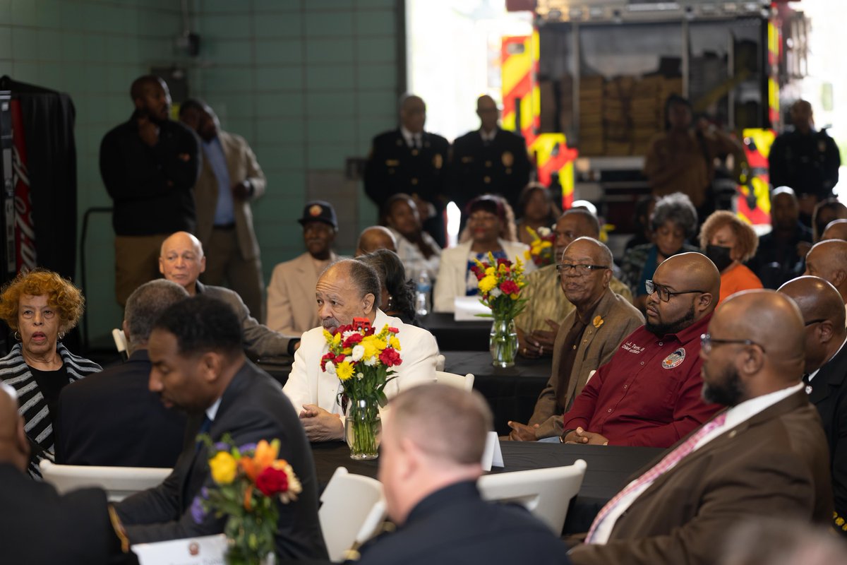 ATLNewsFirst's tweet photo. Officials said the 16 men first joined the Atlanta Fire DepartmentΒ on April 1, 1963, and were assigned to Fire Station 16. >> https://t.co/HzvXW0IUlT
#Atlanta #First16 #Atlantafiredepartment #Atlantafirestation16 https://t.co/lhU8gUZIfL