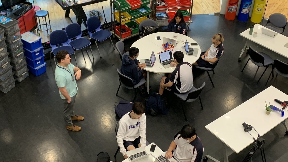 PhuHua's tweet image. We've converted our #InnovationCenter into a space for grade 11 & 12 English students to work on communication projects📹💻📺 As a certified HS #CommTech teacher, this brings me joy to be leading these classes in #UpSkilling students #SAISRocks